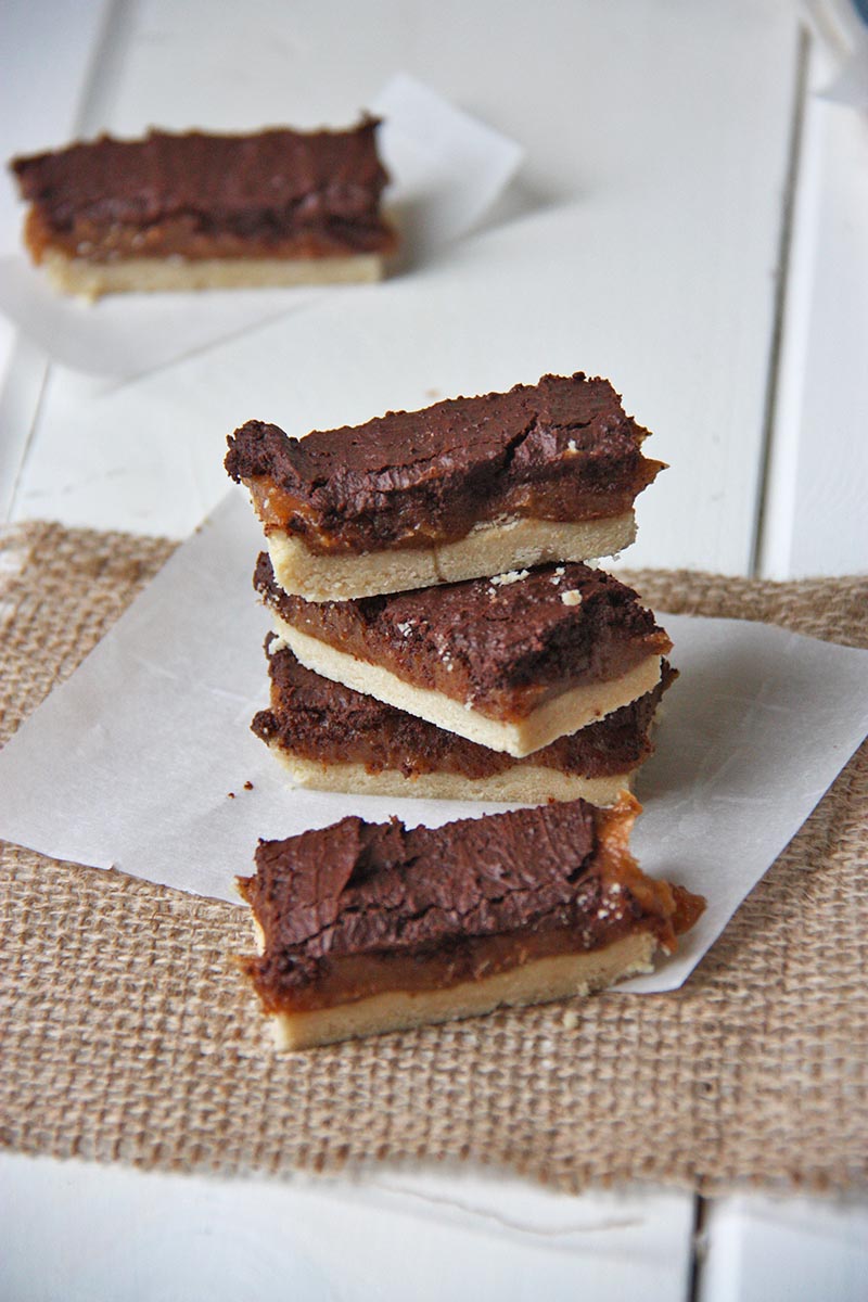 No Bake Salted Caramel Slice - a healthier alternative to a classic www.thehomecookskitchen.com