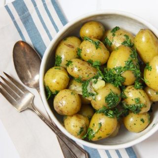 Parsley Butter Potatoes www.thehomecookskitchen.com perfect for a easy, delicious side dish!