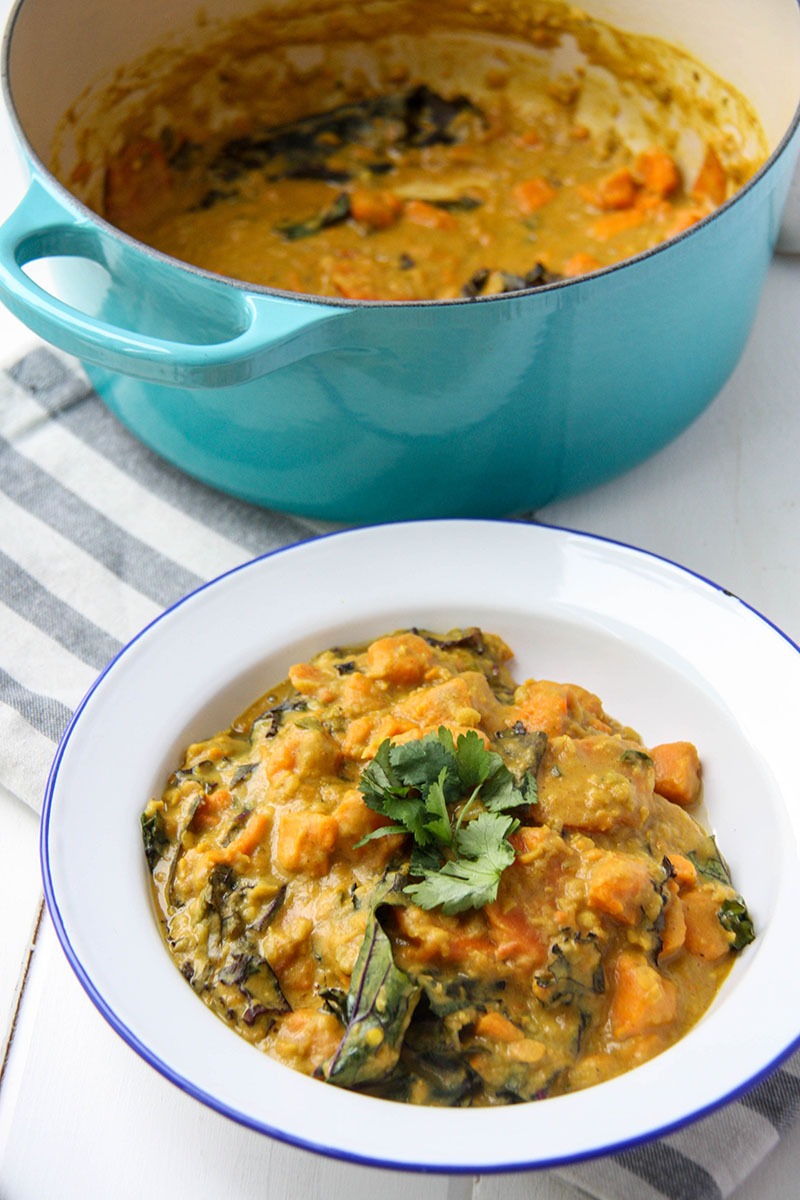 Sweet Potato, Lentil & Kale Curry www.thehomecookskitchen.com easy, weeknight vegetarian meal for busy people
