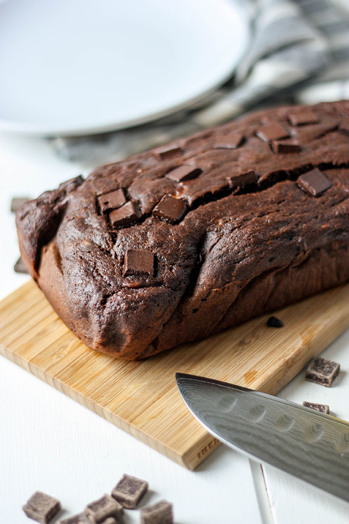 Chocolate Banana Bread - the perfect snack when you want something a little healthier www.thehomecookskitchen.com