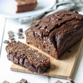 Chocolate Banana Bread - the perfect snack www.thehomecookskitchen.com