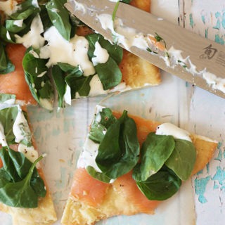 Smoked Salmon Pizza www.thehomecookskitchen.com quick easy and delicious