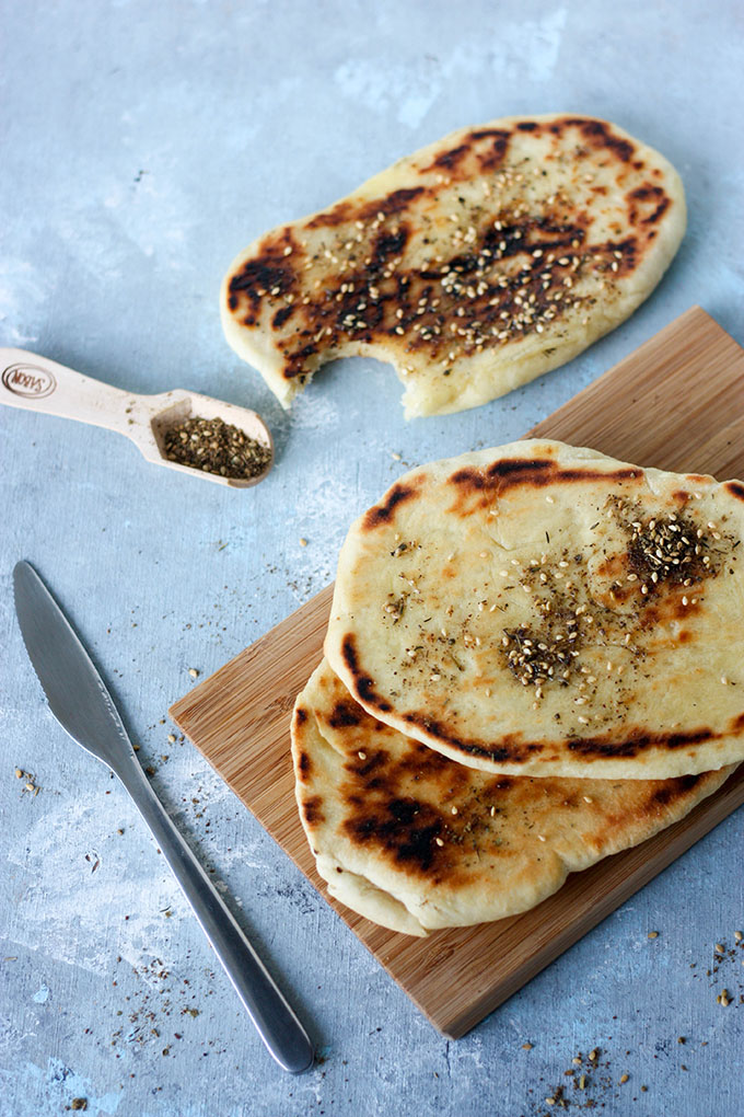 Light and fluffy, slightly salted spice blend za'atar naan bread www.thehomecookskitchen.com