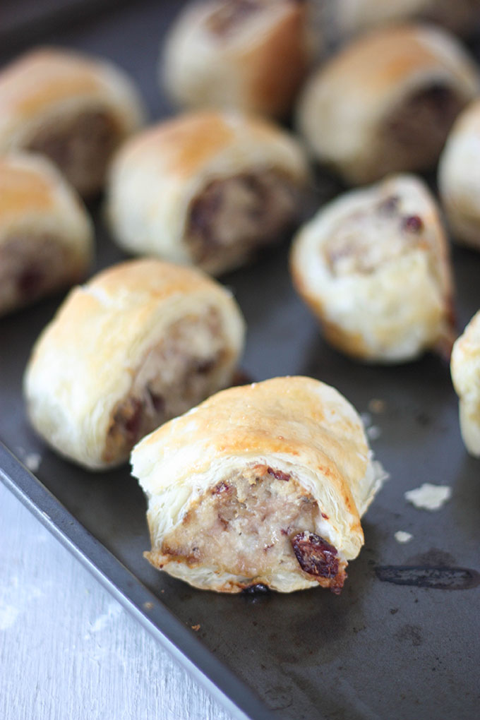 Pork Cranberry & Goat Cheese sausage rolls. Simple, fuss free and so delicious, perfect for your next party! www.thehomecookskitchen.com