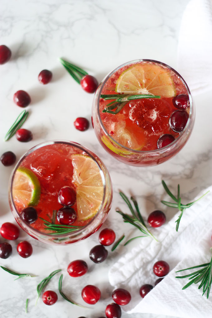An easy quick recipe for the holiday season Cranberry Rosemary Bourbon Cocktails www.thehomecookskitchen.com