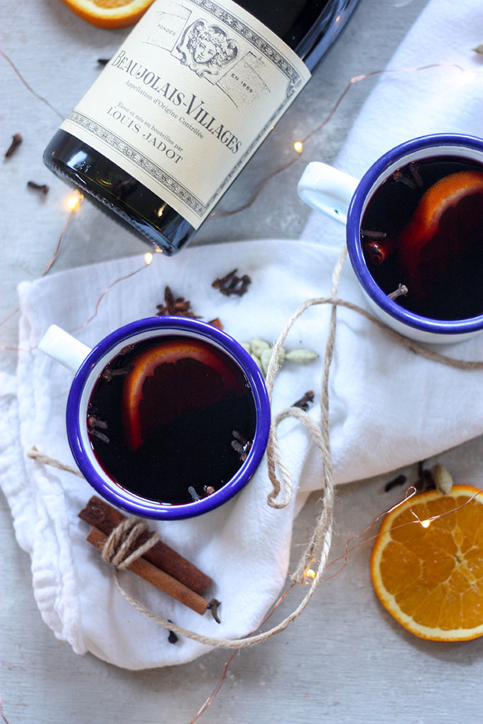 Mulled Wine a spicy blended warm wine perfect for the holidays www.thehomecookskitchen.com