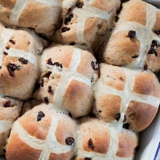 enamel baking tray lined with hot cross buns
